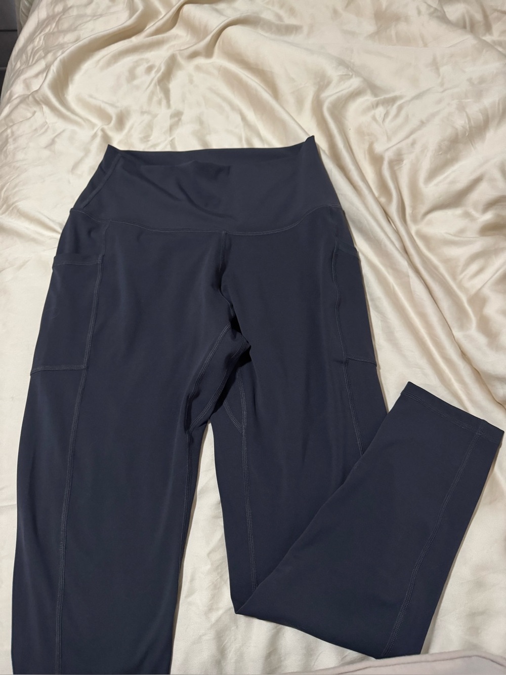 High-Rise Black Performance Leggings with Side Pockets